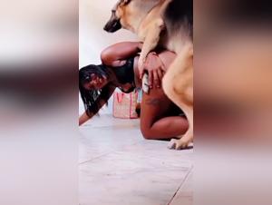 Donna Indiana Sbucci Con Cane Parte 1