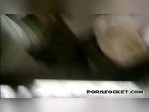 Puta se da con perro, perro la lame en la boca