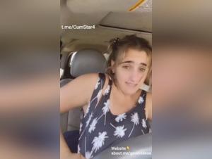 Chien défonce en extérieur, cops approchent