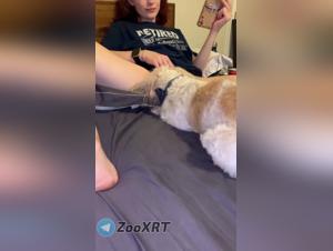 adolescente ardiente, pasión canina desenfrenada