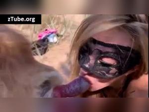 Salope baise chien plage