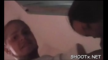 Madura rubia es follada por su hijastro