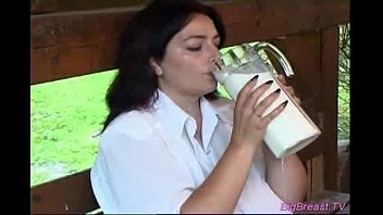 Donne nere dominanti e tette enormi in azione