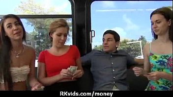 Estudiante que se prostituye por dinero facil