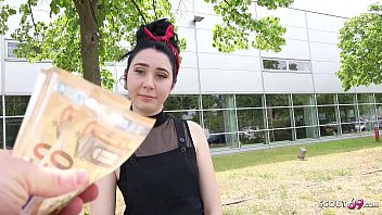 Seduccion de una adolescente alemana en el hotel
