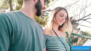 Gia Derza, la sexy rubia de grandes tetas naturales