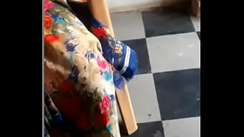 Die sexy Schlampe Lily Jordan fickt mit Jungs