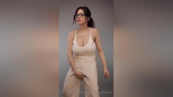 Tessa Fowler desnuda y sexy en su lenceria de prueba en streaming gratuito