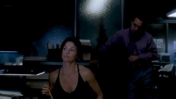 Ashley Judd desnuda en Twisted (2004)