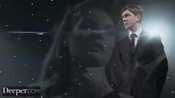 Mia Melano desnuda: Sensualidad explosiva y escenas hardcore mainstream