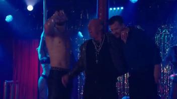 Niecy Nash nuda - Claws S01E01 (2017)