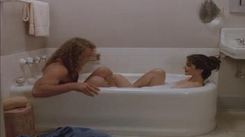 Laura Harring desnuda en Silent Night, Deadly Night 3