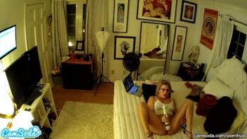 Nuttige Ehefrau in Cam Soda: X-Rated Toys