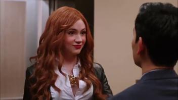 Karen Gillan Nuda - Selfie Seducente (2014)