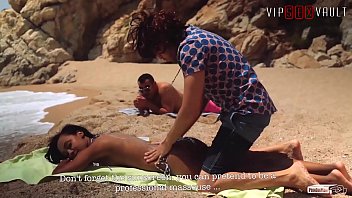 How to approach a woman at the beach and satisfy her