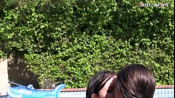 Heisse Lesben am Pool