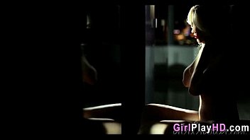 Lesbianas calientes y sexys practican sexo lesbico