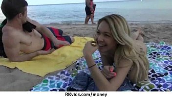 Lustvolle Mutter und Amateur-Gilfs in Pornovideos