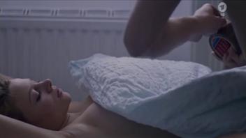 Alexandra Schmidt nackt - Agonie (2016)