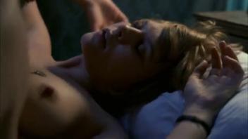 Kathleen Robertson desnuda en XX XY