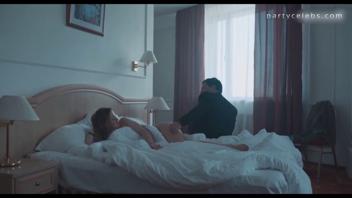 Irina Starshenbaum Desnuda - Intimidad en Cama