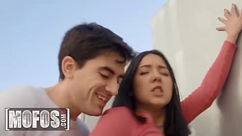 Jordi e la sensuale Valeria Valois