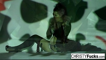 Mature women and amateur lesbians in porn videos