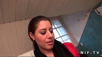 Arabische Mutter wird einer BDSM-Sitzung unterzogen