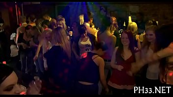 Lesbianas maduras hacen su show erotico hardcore