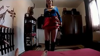 Caroline Tosca: Cosplay de Supergirl y placer intenso