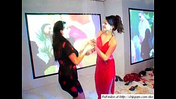 Dancing Latinas and hard sex: Admire this outdoor sex video