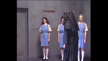 Maison de Plaisir X: velada BDSM con Charlotte y sus amigas