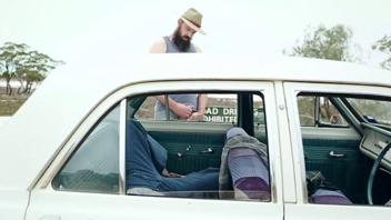 Trailer de sexo al aire libre