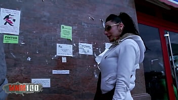 Incontro bollente con una milf spagnola tatuata: Lamia Dark