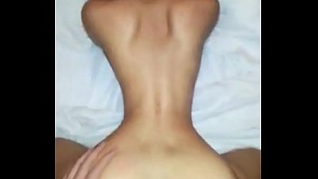 Trio caliente con una asiatica de curvas perfectas