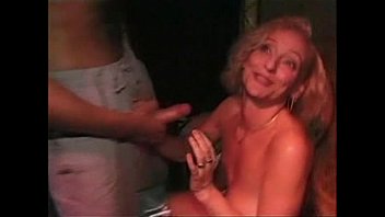 Troie mature in calore: sesso lesbo e masturbazione
