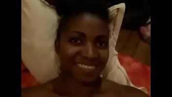 Brunette MILF Apolonia in explizitem Interracial-Video