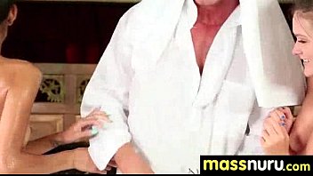 Masaje lesbico nuru con universitarias asiaticas calientes