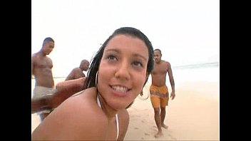 Anna, la milf hongroise, dans une scène de sexe hardcore en plein air