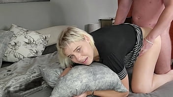 Blonde undergoes her first ANAL time on video