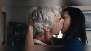 Laura Prepon nuda - The Hero (2017)