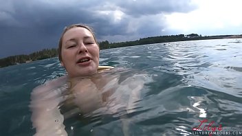 Pechos grandes en bikini: intenso video X
