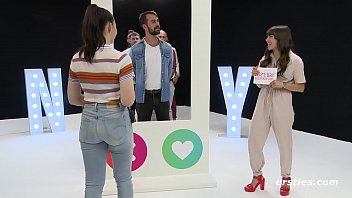 Unterwurfige Brunette Jamie-L bei Hardcore-Dreier auf Tinder
